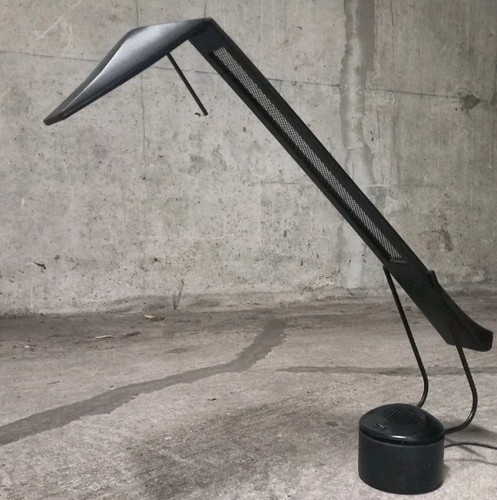 Lampe post moderniste dlg - post-moderniste,