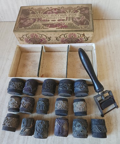 Lot festonneur 16 tampons - +,