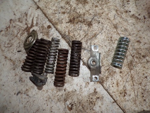 Lot ressorts moteur - ressorts,