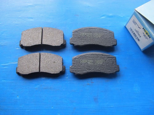 Plaquettes freins avant - de,