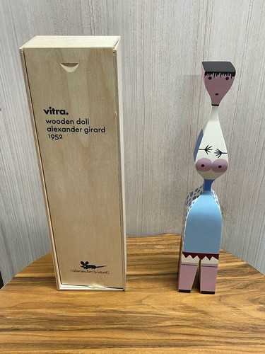 Poupée bois vitra 2 par - en,