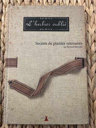 Livre herbier oublié - livre, l’herbier