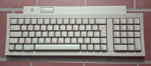 M0487 apple keyboard - apple,