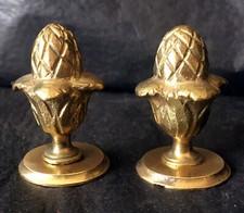 2 glands et socles pomme de pin en bronze pour pendule ou décoration