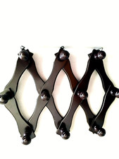 Porte manteaux extensible  en bois 10 patères en hetre teinté marron foncé  .