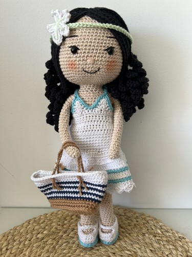 Poupée amigurumi crochet - au,