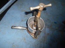 petit pressoir ancien a fruit viande fromage differentes grilles métal diam 9,5c