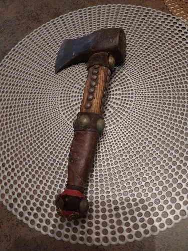 Hache ancienne artisanale - ancienne,