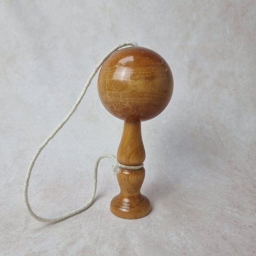 Petit bilboquet ancien bois - bilboquet,