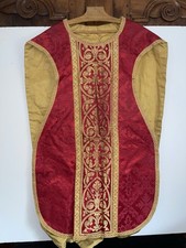 Chasuble Ancienne magnifique Soie rouge et Broderie  Brocard Or Religion Prêtre
