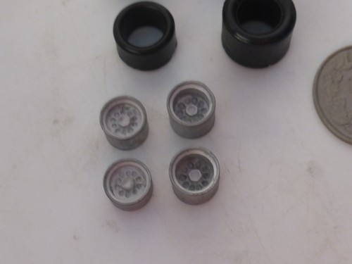 White metal wheels - white,