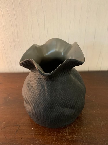 Vase noir moderne