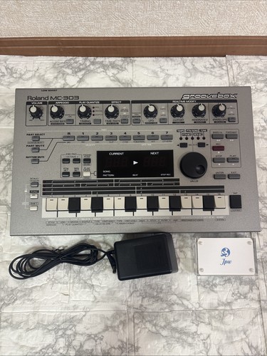 Roland 303 groovebox - mc-303,