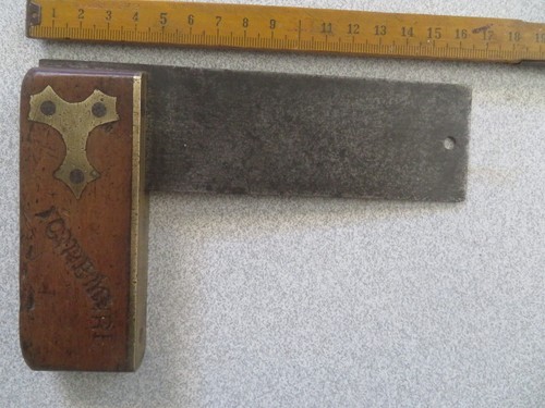 Petite équerre ancienne - petite,
