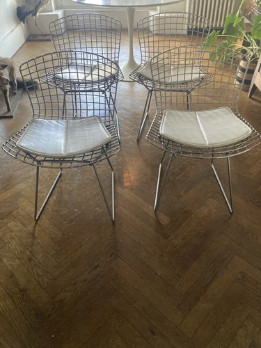 Quatre chaises bertoia pour - quatre,