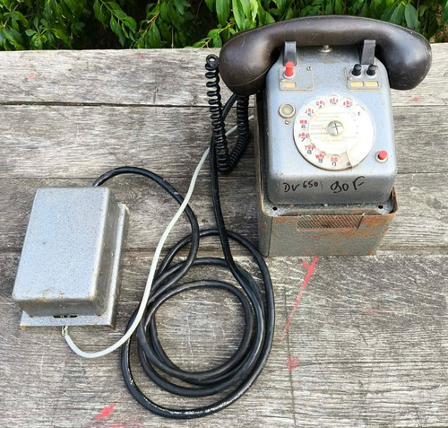 Ancien téléphone cadran - à,