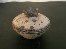 CERAMIQUE SIGNEE A IDENTIFIER