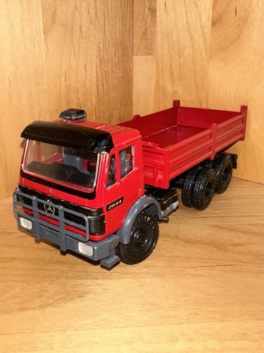 Camion benne basculante - 1/43,