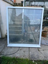 Châssis fixe vitré en PVC de marque Technal double vitrage / 