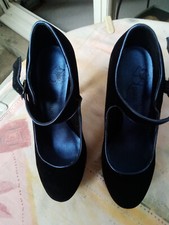 Chaussures noires en daim avec