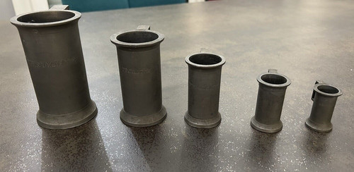Cinq anciens pots - -mesures, en