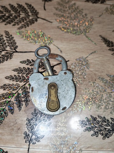 Superbe ancien cadenas unis - superbe,
