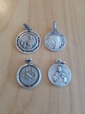 Lot de médailles religieuses