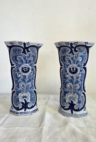 Paire vases cornet - de,