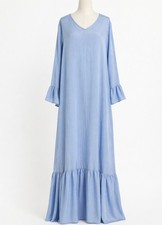 Une abaya moderne adaptée aux