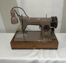 Machine à coudre SINGER 215 G