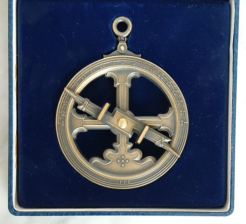 Trophée astrolabe laiton - astrolabe, en