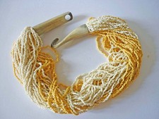 Collier multi rang jaune et