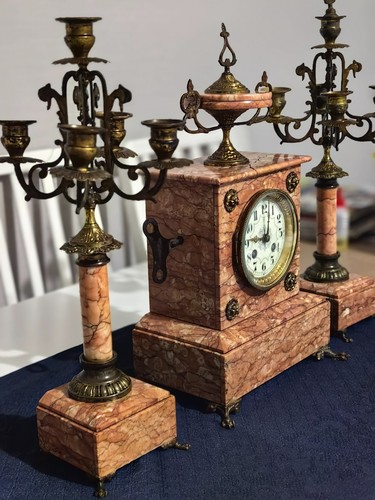 Pendule présente un - présente,