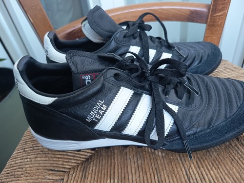 Chaussures foot mundial team
