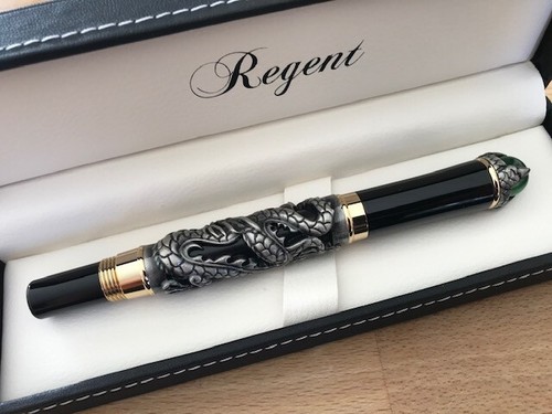 Somptueux stylo noir vieux