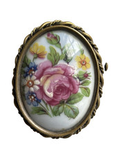 Broche en porcelaine de