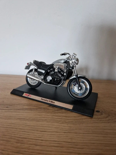 Moto yamaha max 18 - moto, maisto