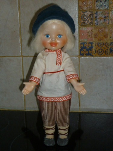 Ancienne poupee plastique - ancienne, en