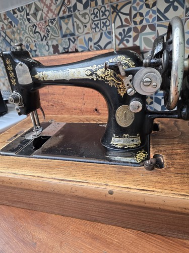 Antiquité machine coudre - a,