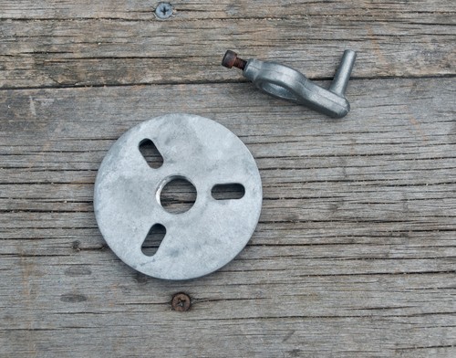 Lathe face plate and dog - face,