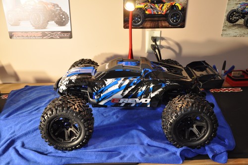 Traxxas revo brand new - 2.0,