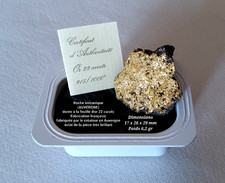 Roche volcanique dorée à la feuille d'or 22 carats fabriquée en Auvergne FRANCE