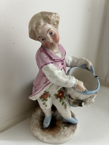 Figurine pyrogène - , en