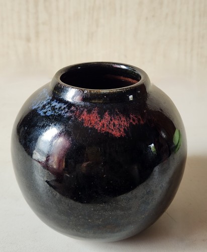 Beau vase boule - boule, signé