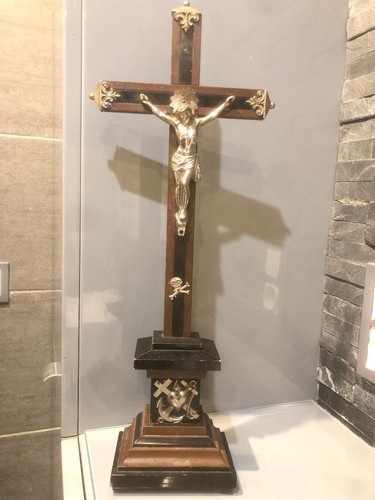 Grand crucifix sur pied - , ancien
