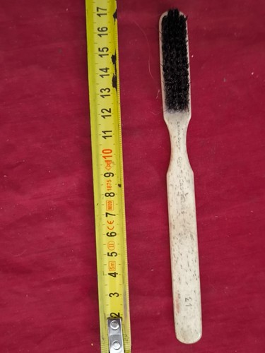 Vieille brosse dents - vieille, à