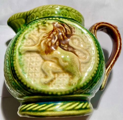 Petit pichet lion en - à,