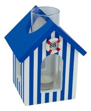 Cabine de plage avec bougies