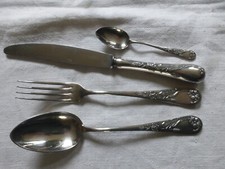 Service de couverts de table  celibataire ou ado metal argenté avec épis de blé