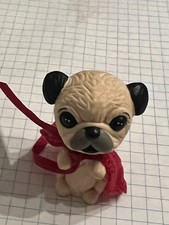 FIGURINE CHIEN AVEC CAPE